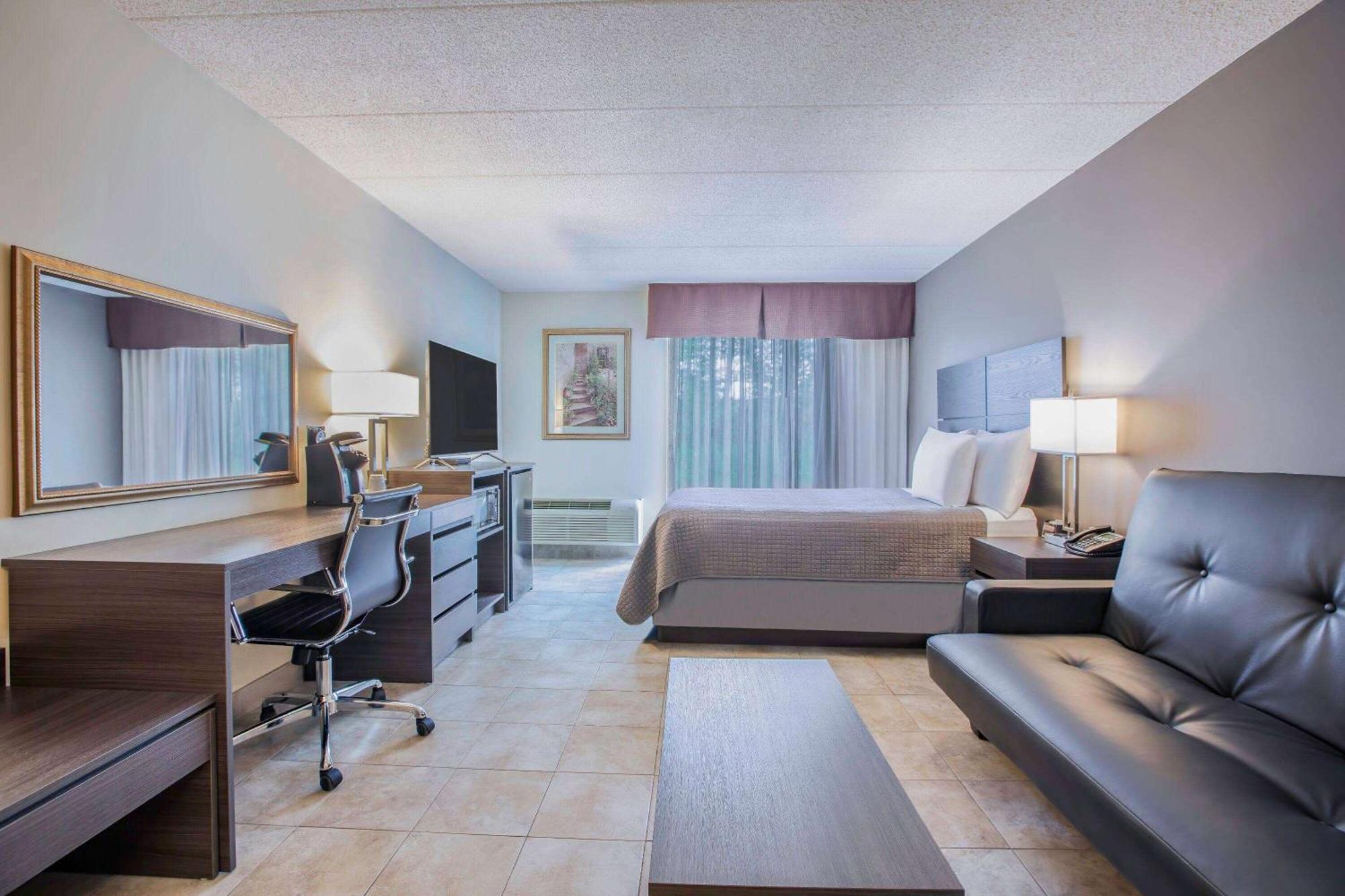 Days Inn By Wyndham Sudbury & Conference Centre Exterior photo