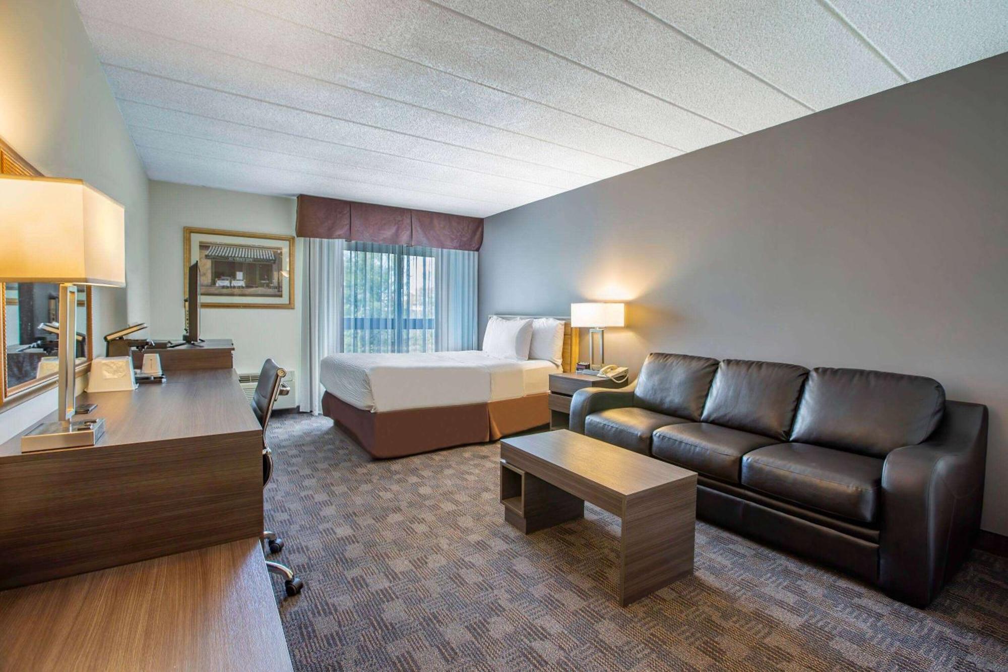 Days Inn By Wyndham Sudbury & Conference Centre Exterior photo