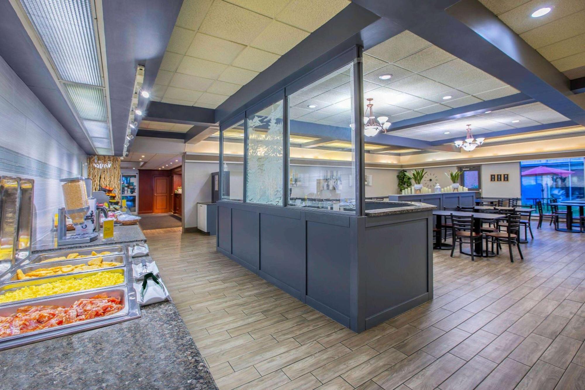 Days Inn By Wyndham Sudbury & Conference Centre Exterior photo