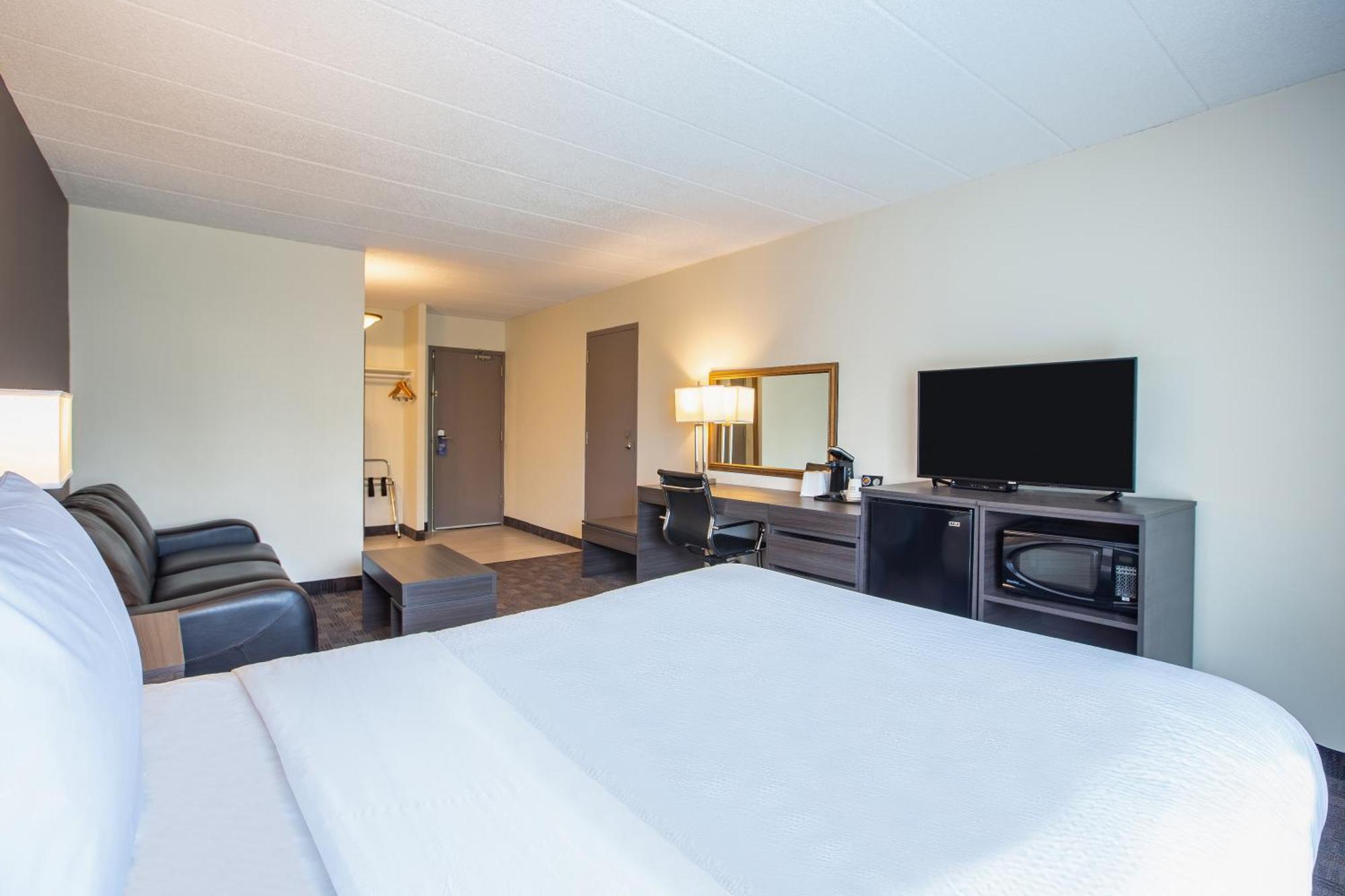 Days Inn By Wyndham Sudbury & Conference Centre Exterior photo