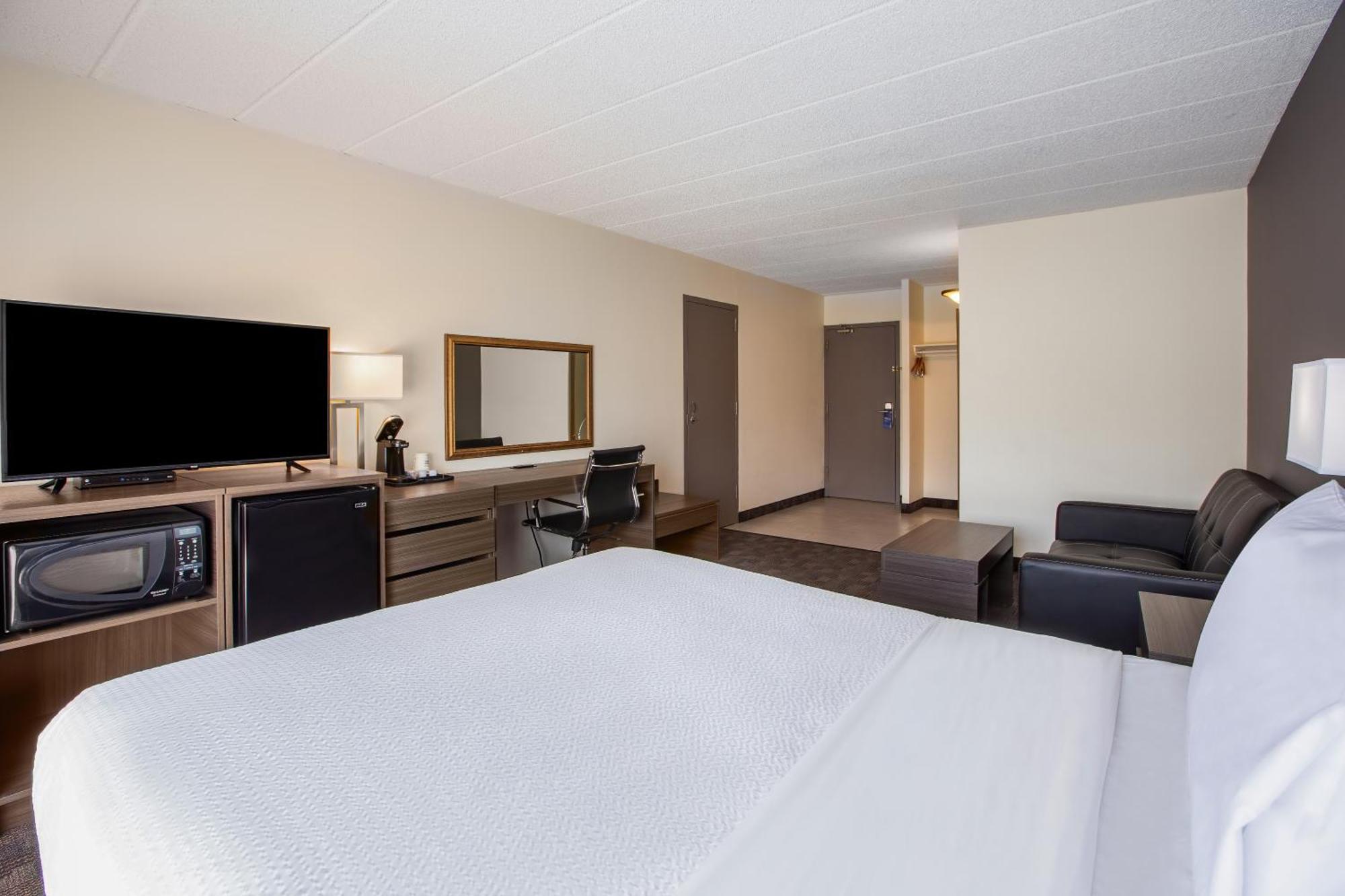 Days Inn By Wyndham Sudbury & Conference Centre Exterior photo